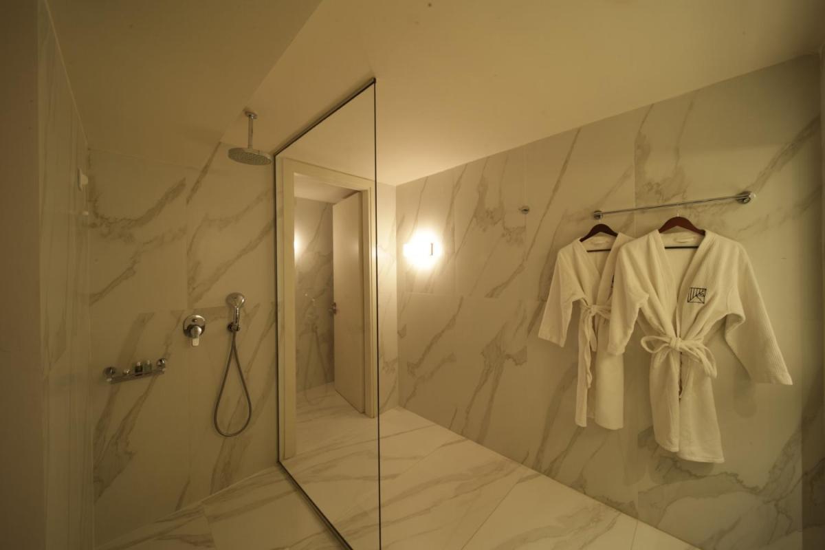 Azur Hotel