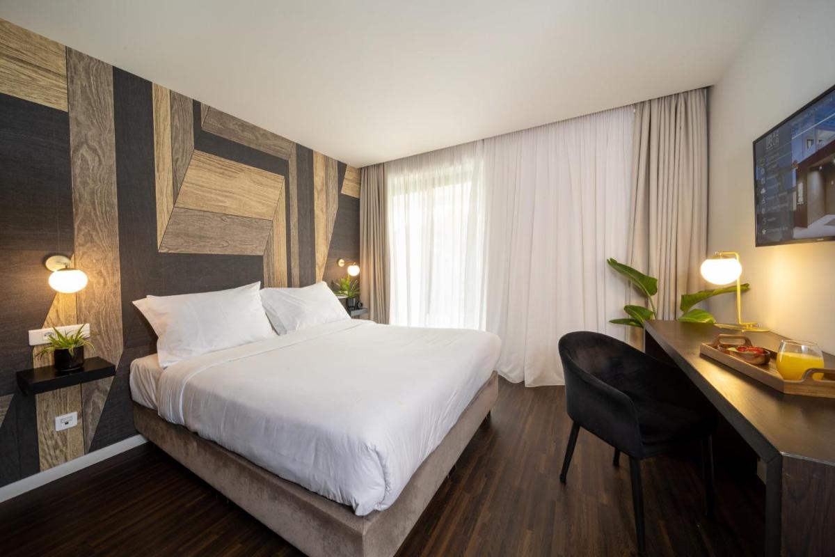 Azur Hotel