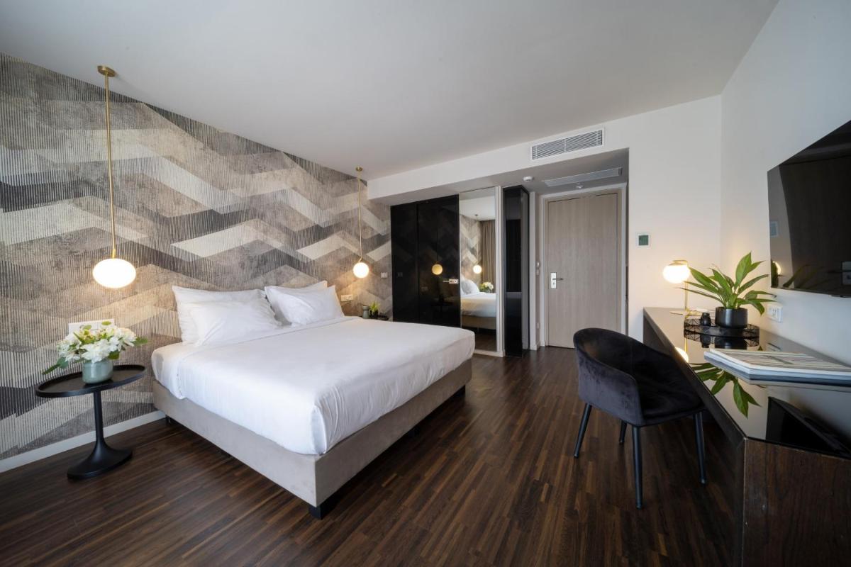 Azur Hotel