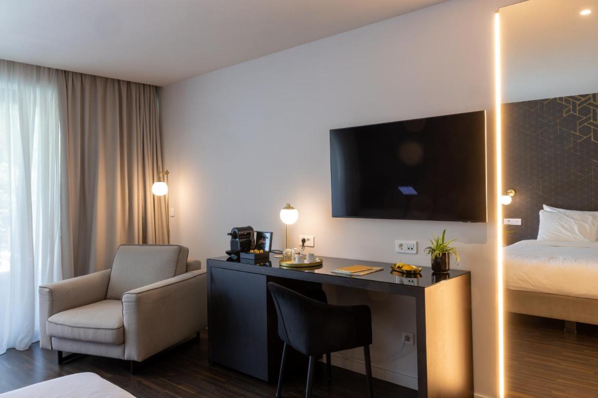 Azur Hotel