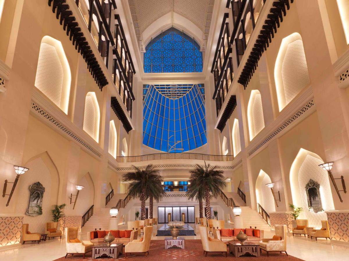 Bab Al Qasr Hotel