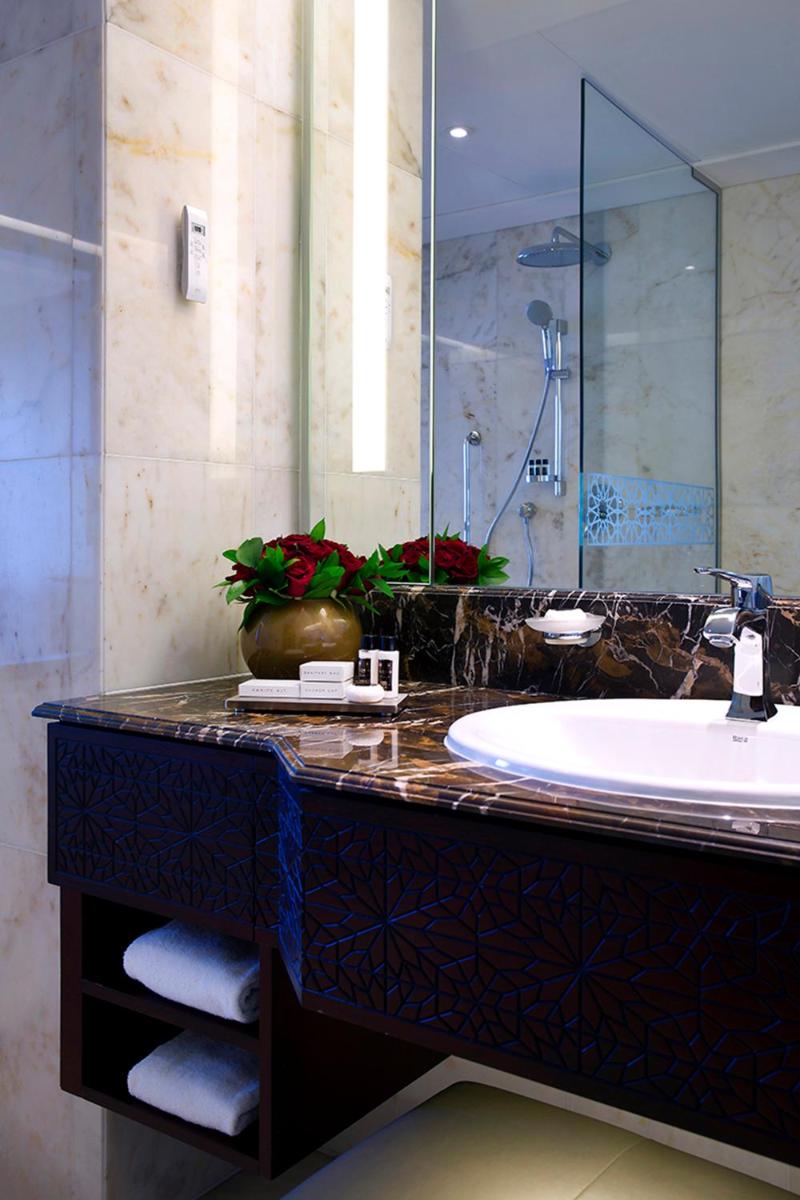 Bab Al Qasr Hotel