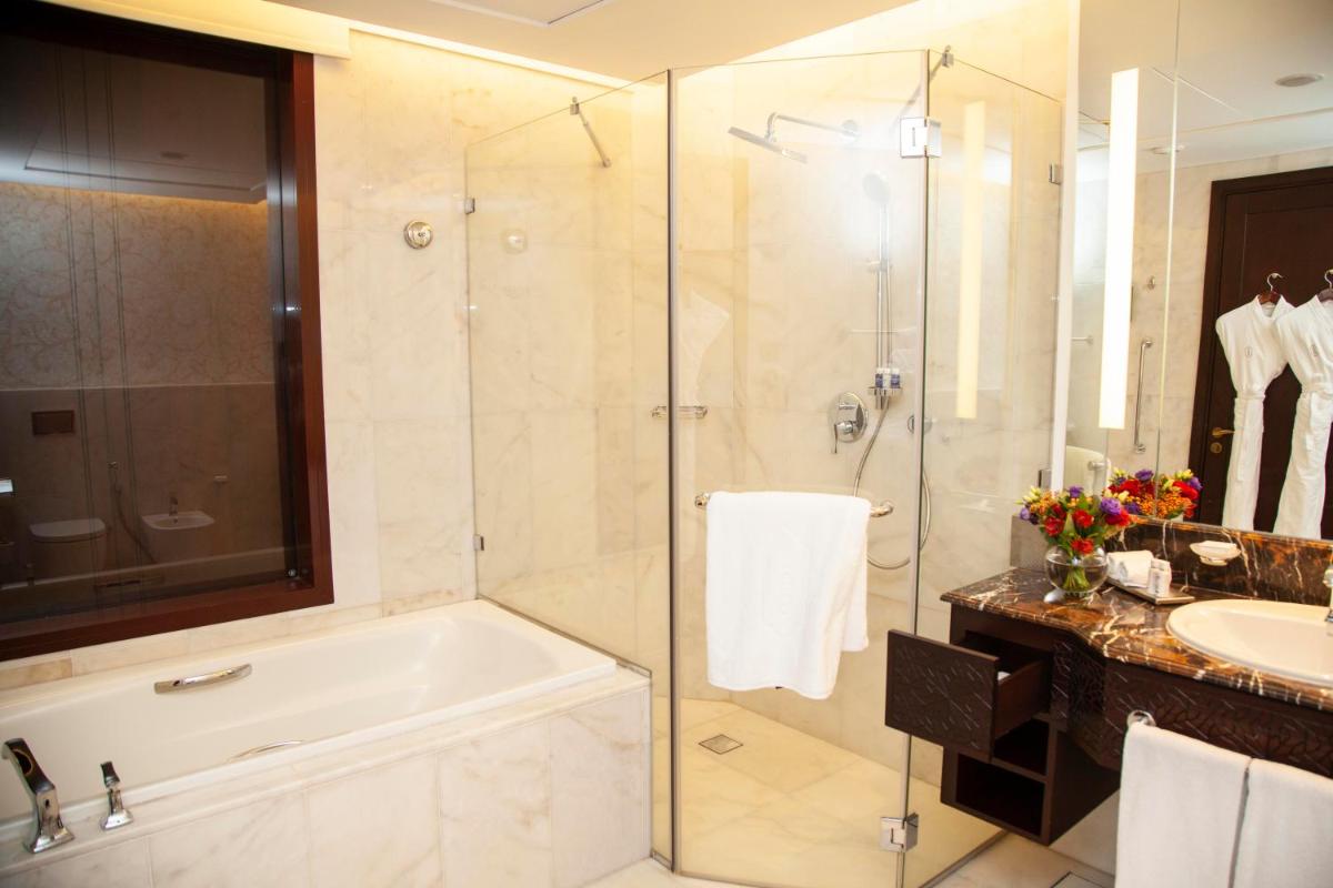 Bab Al Qasr Hotel