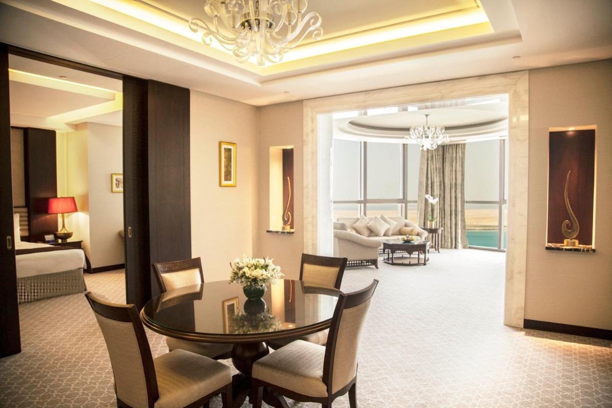 Bab Al Qasr Hotel