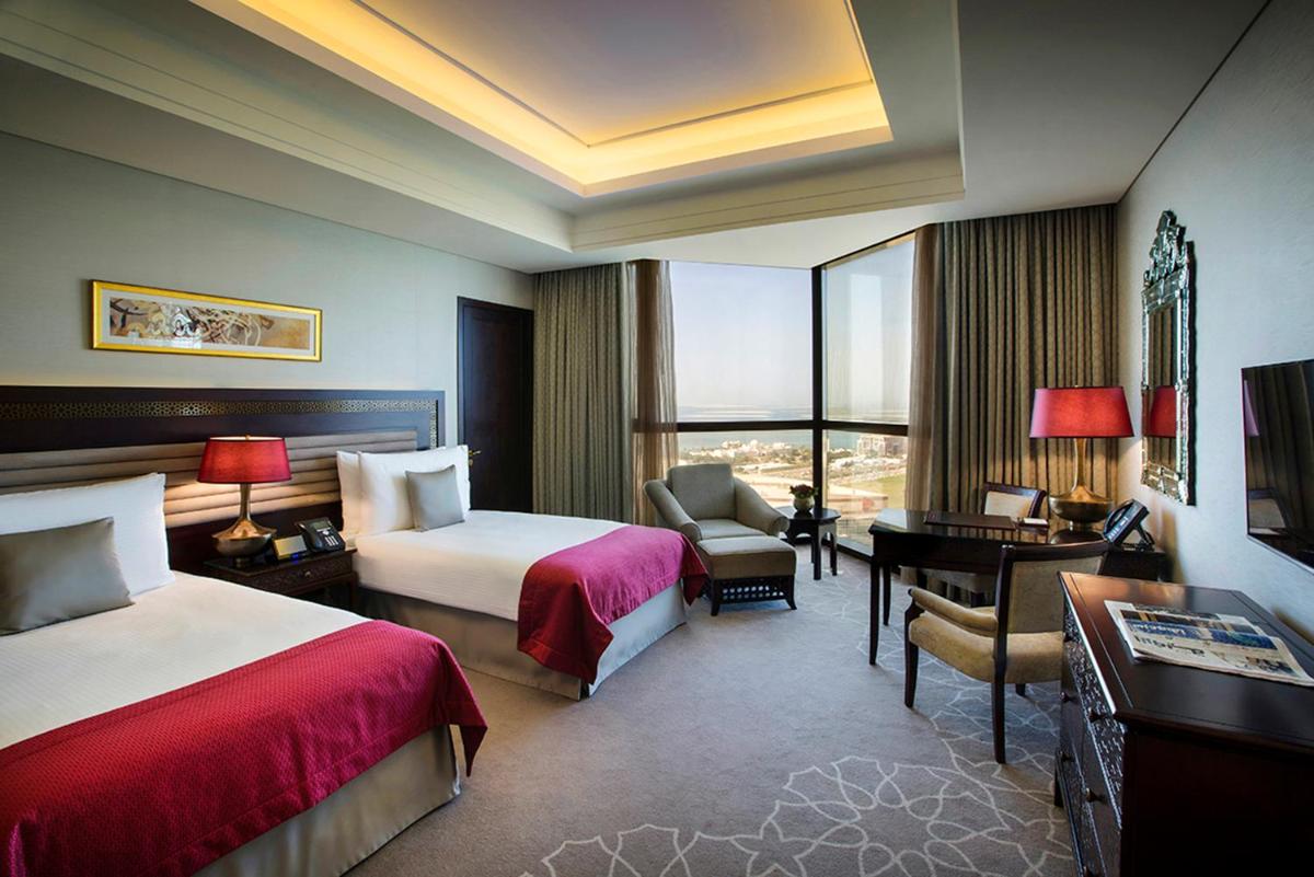 Bab Al Qasr Hotel