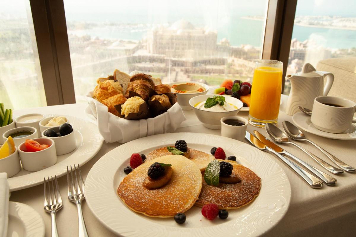 Bab Al Qasr Hotel