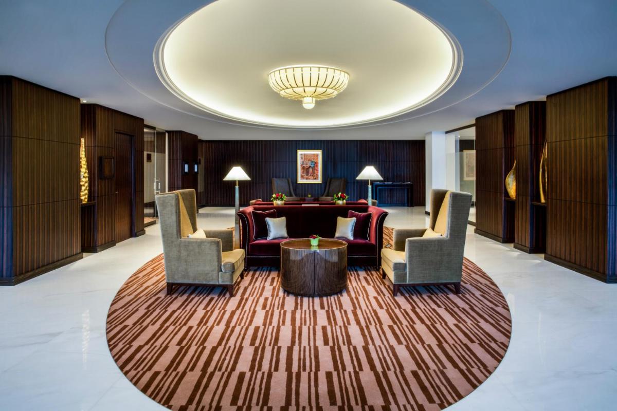 Bab Al Qasr Hotel