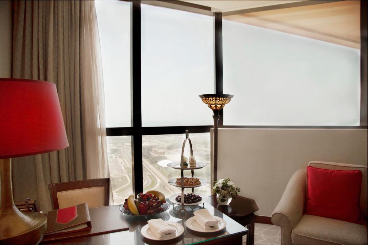 Bab Al Qasr Hotel