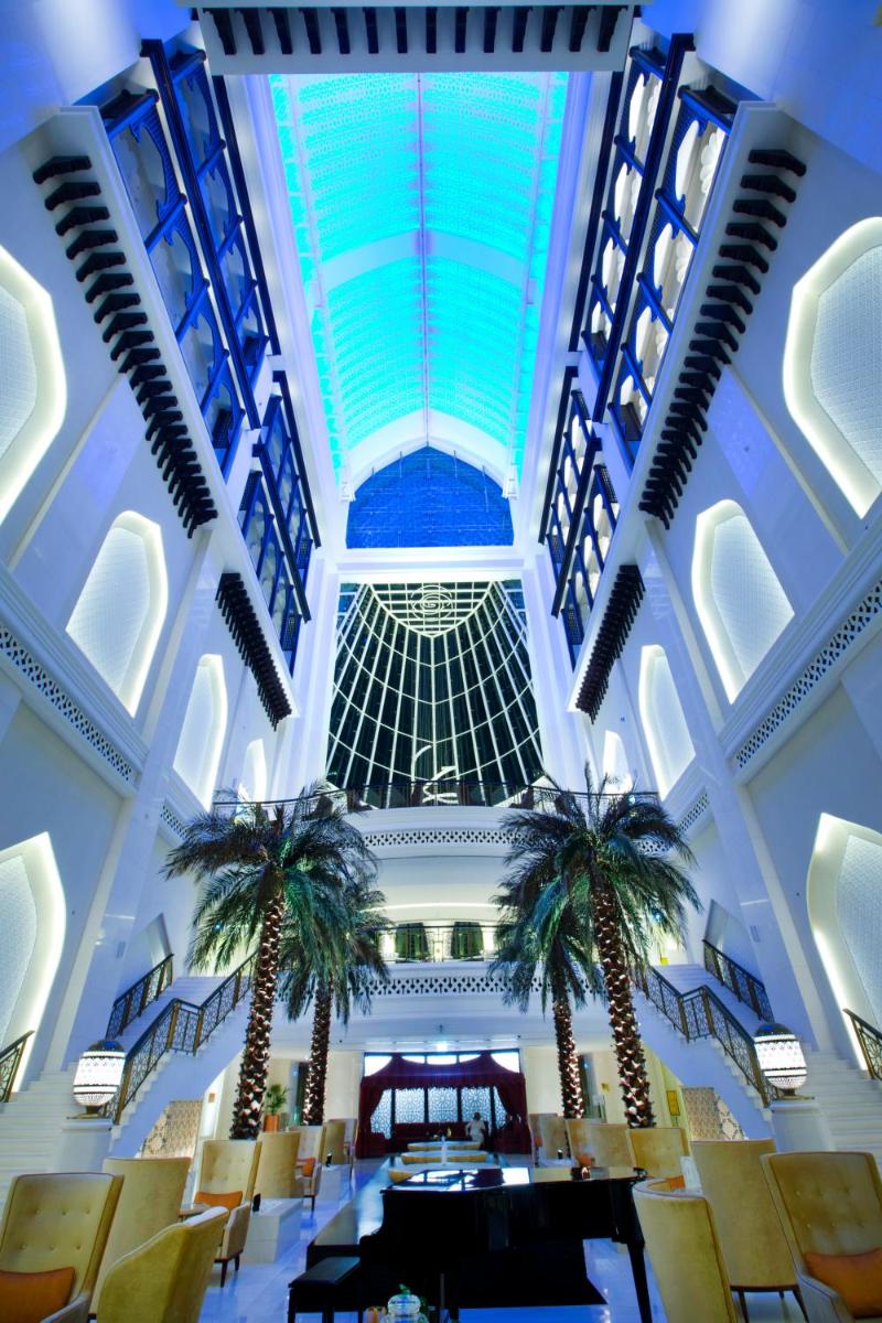 Bab Al Qasr Hotel