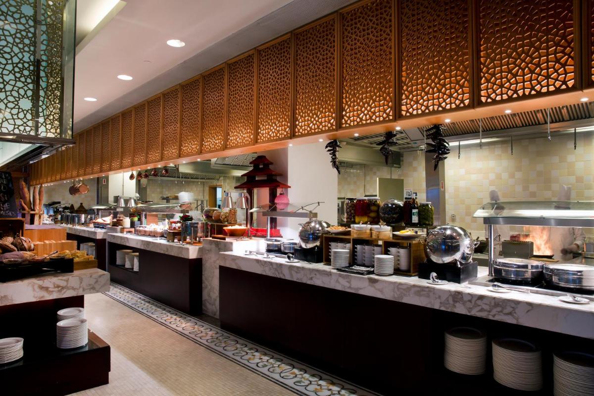 Bab Al Qasr Hotel