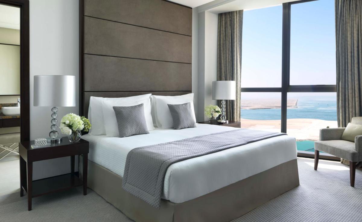 Bab Al Qasr Hotel