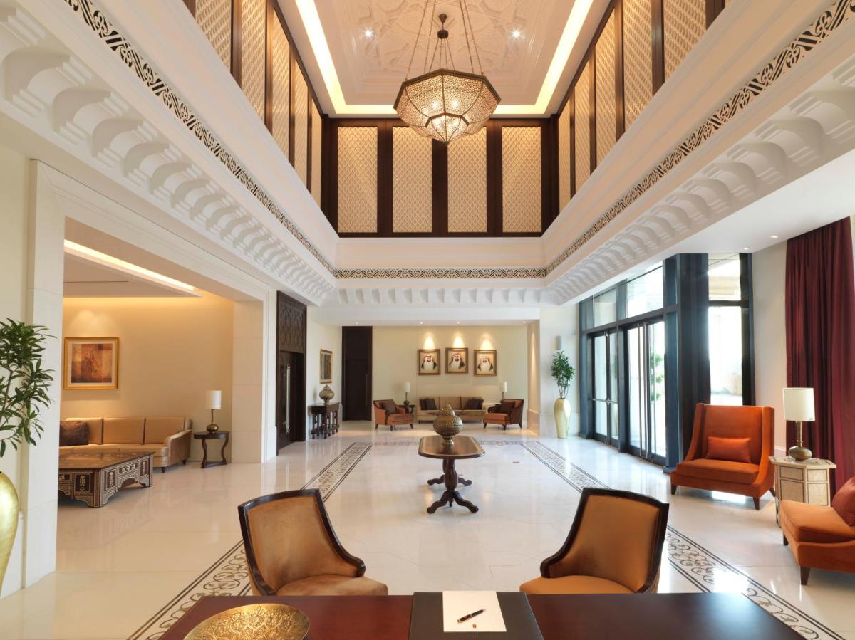 Bab Al Qasr Hotel