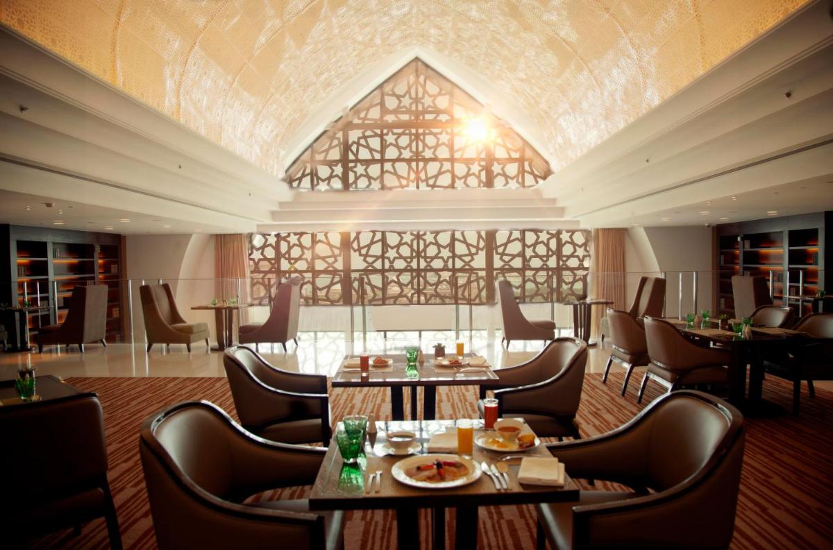 Bab Al Qasr Hotel