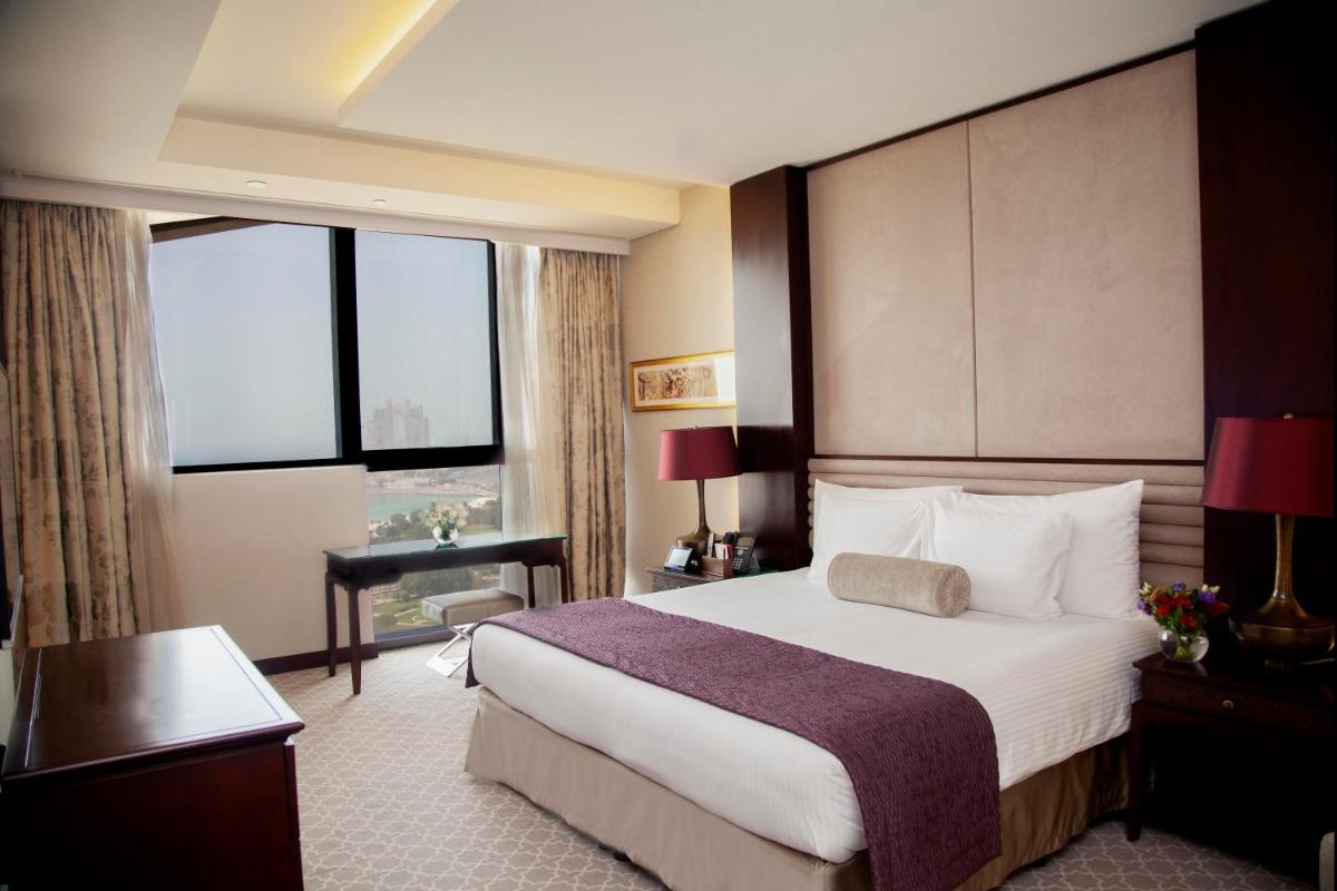 Bab Al Qasr Hotel