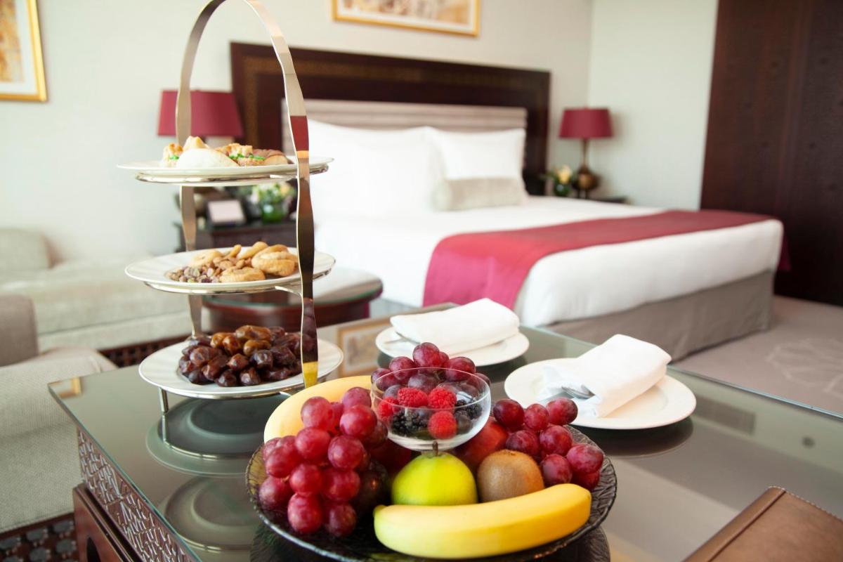 Bab Al Qasr Hotel