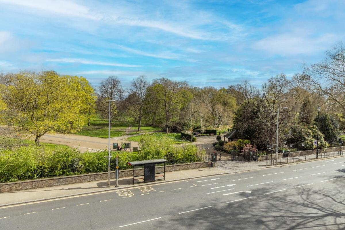 60 Hyde Park Gate Hotel