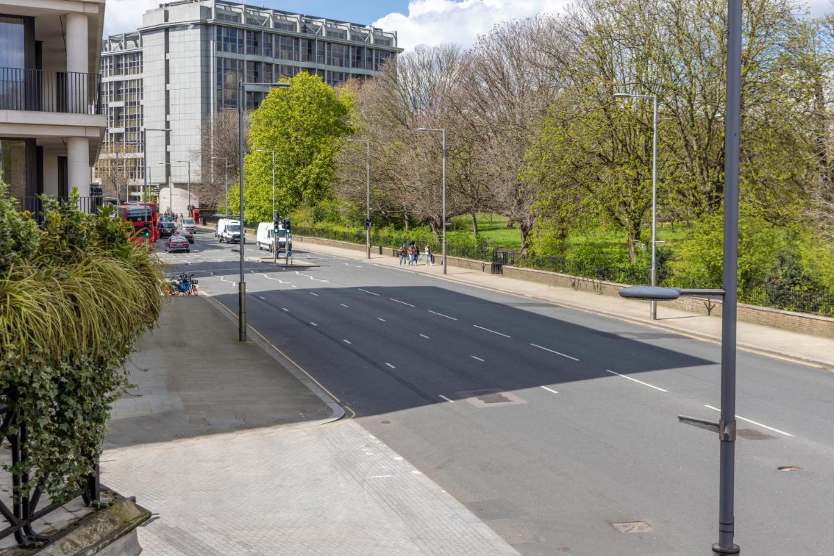 60 Hyde Park Gate Hotel