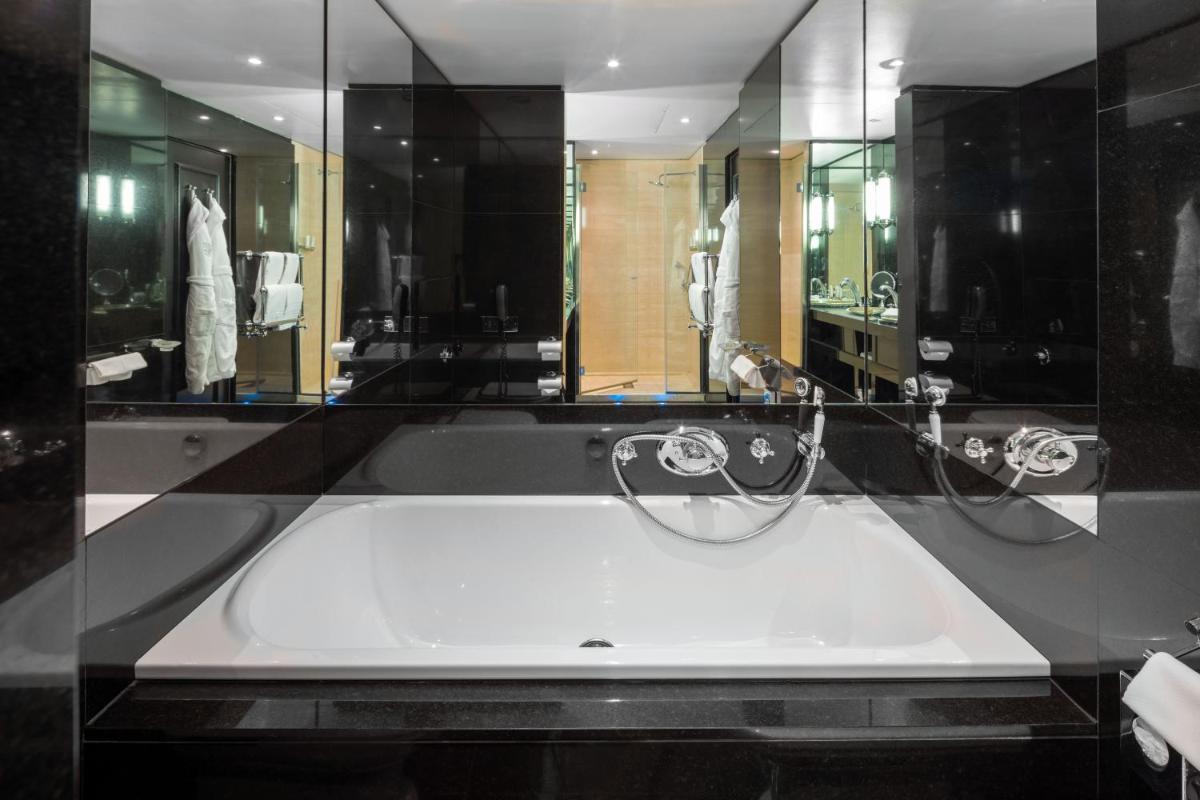 60 Hyde Park Gate Hotel