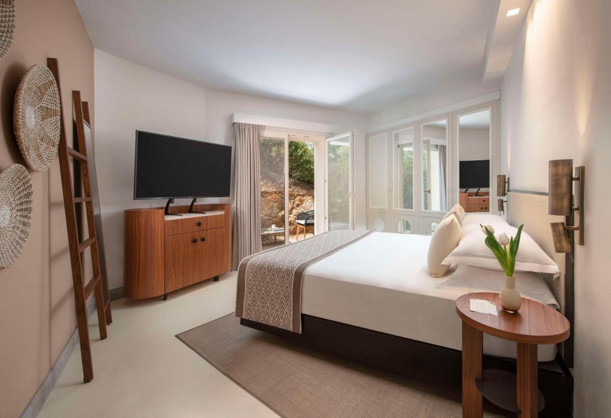 Baia Di Chia Resort Sardinia, Curio Collection By Hilton