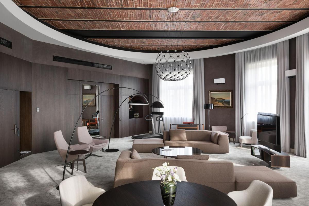 BANKHOTEL