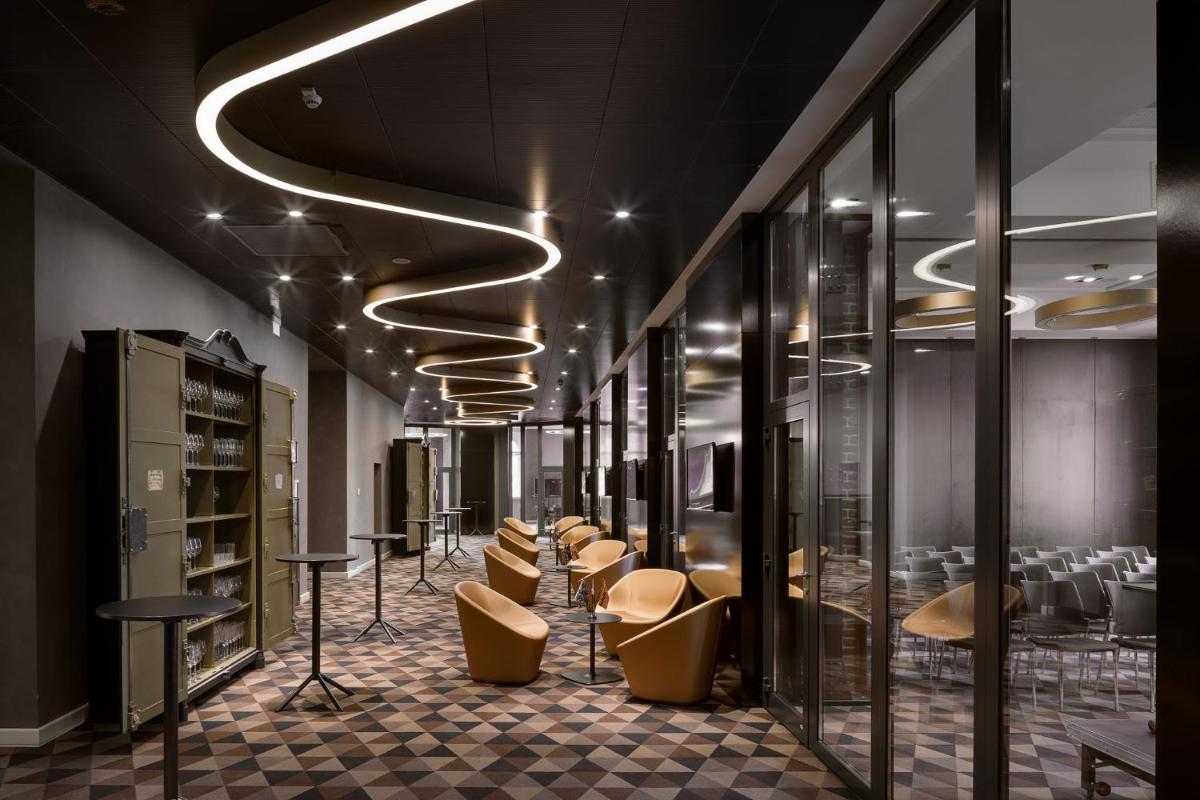 BANKHOTEL