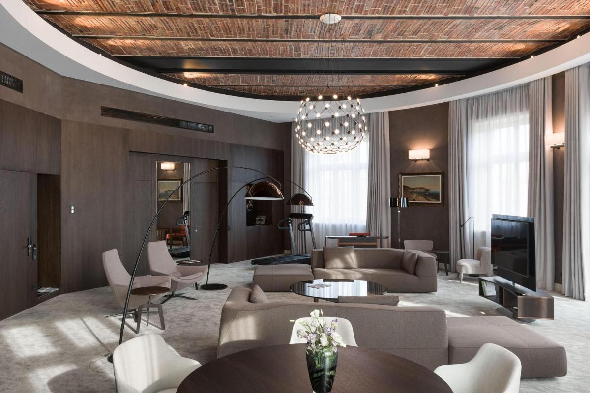 BANKHOTEL