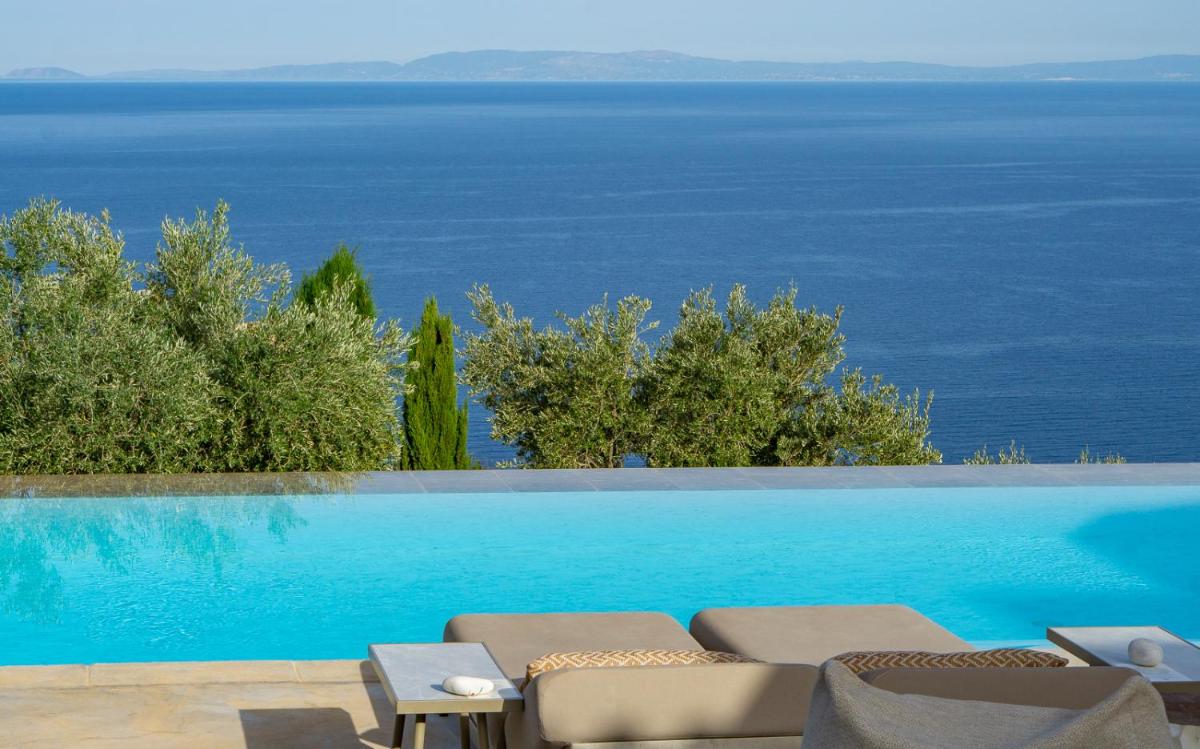 BASSA MAINA Villas & Suites