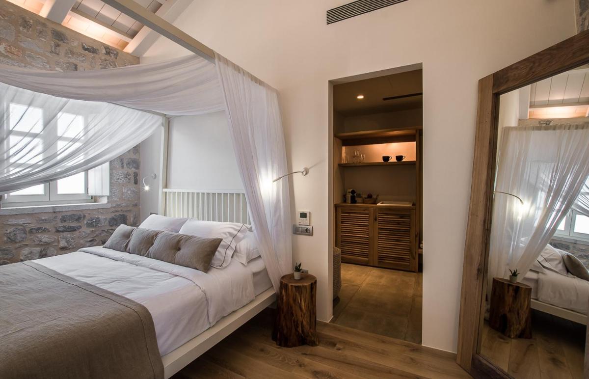 BASSA MAINA Villas & Suites