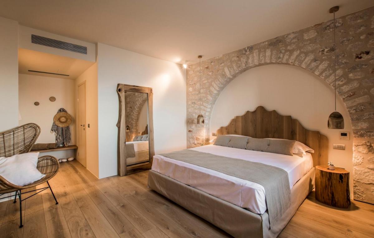 BASSA MAINA Villas & Suites