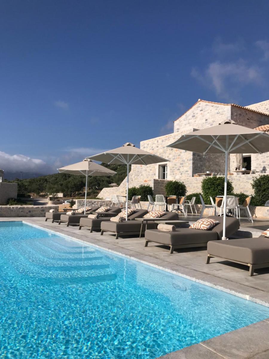 BASSA MAINA Villas & Suites