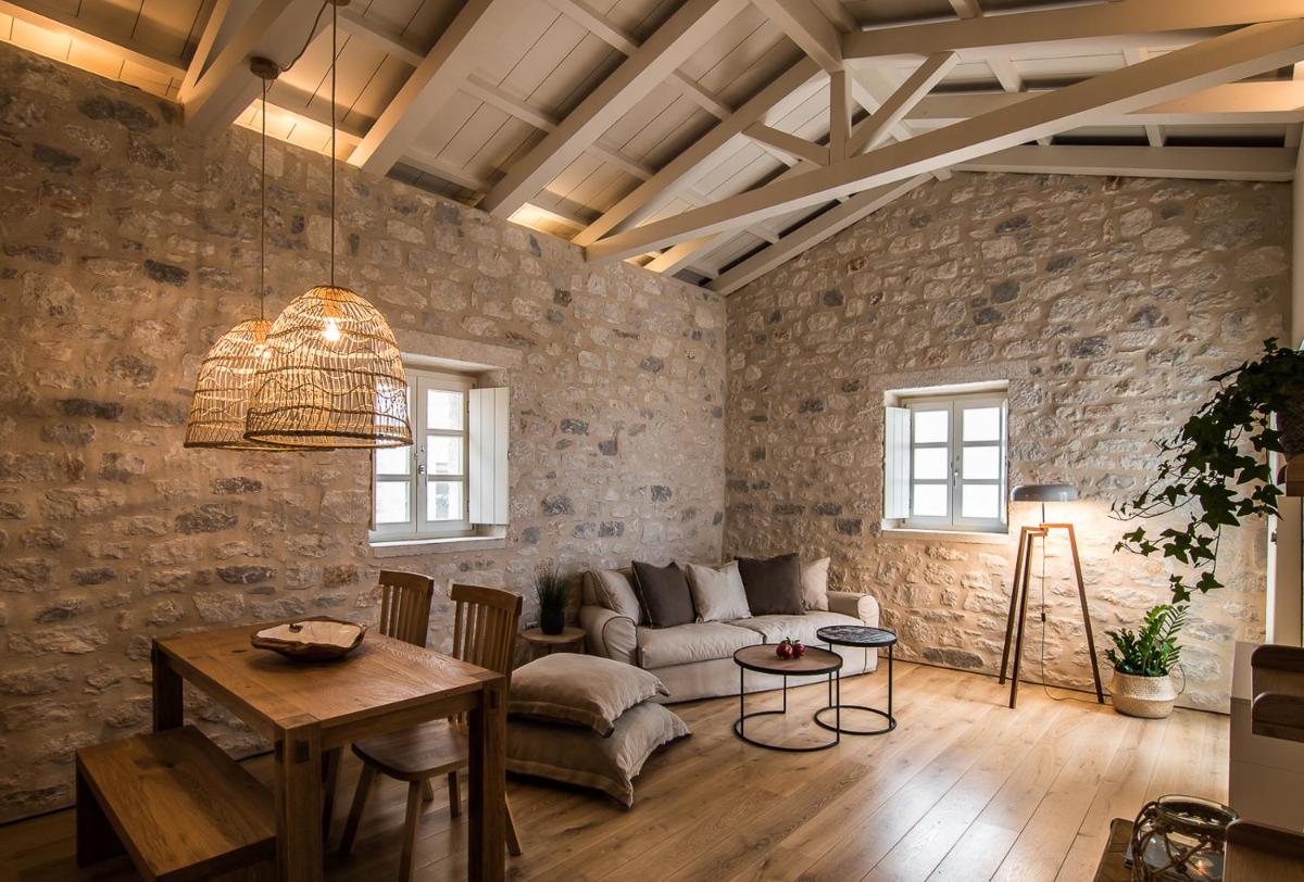 BASSA MAINA Villas & Suites