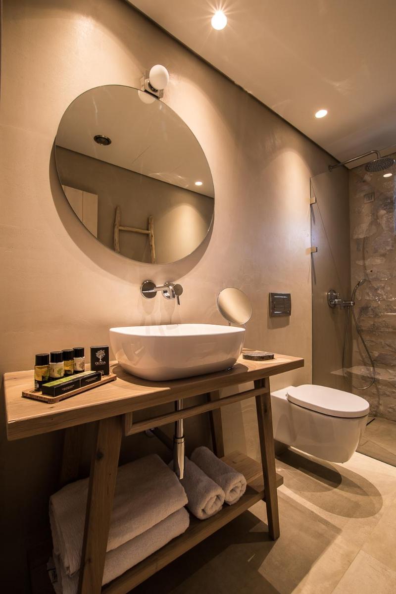 BASSA MAINA Villas & Suites