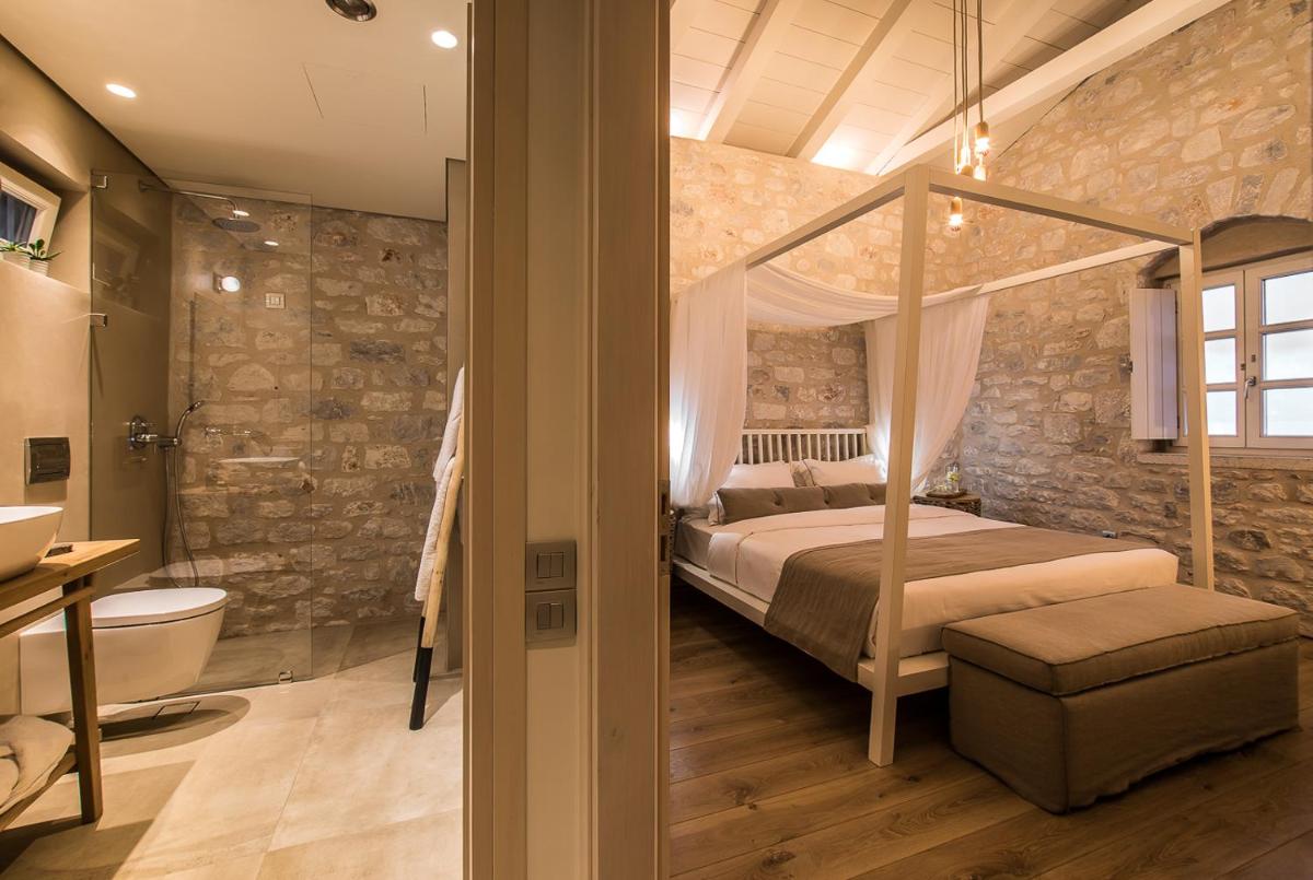 BASSA MAINA Villas & Suites