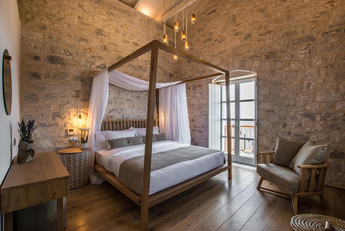 BASSA MAINA Villas & Suites