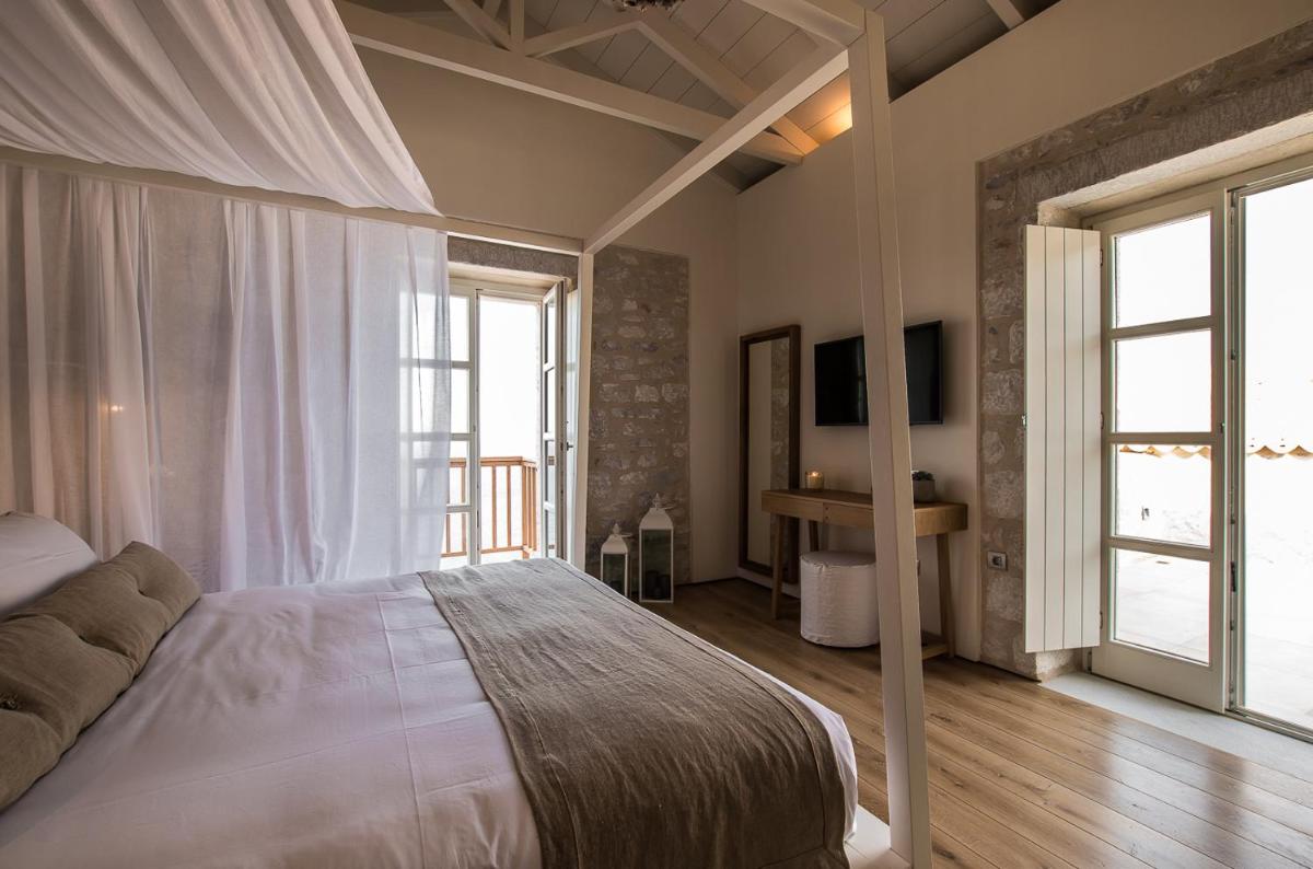 BASSA MAINA Villas & Suites