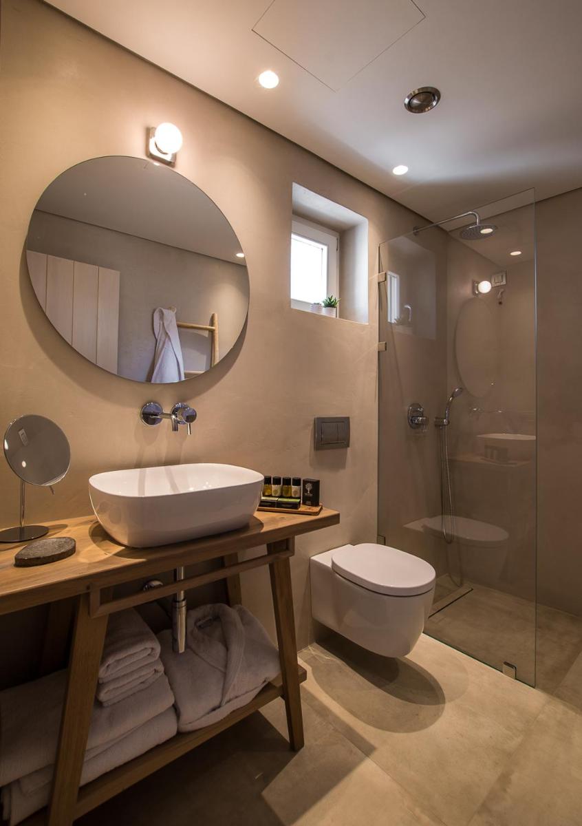 BASSA MAINA Villas & Suites