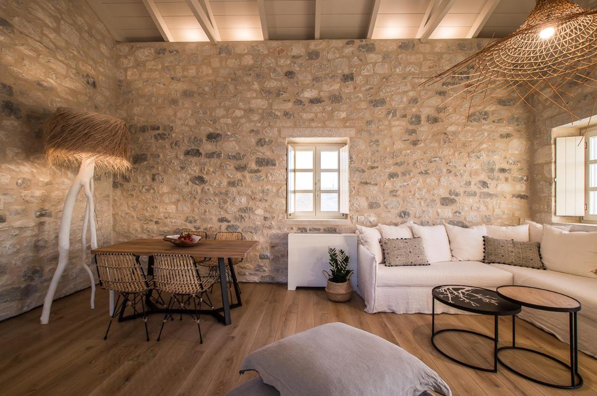 BASSA MAINA Villas & Suites