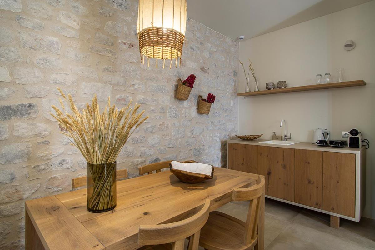 BASSA MAINA Villas & Suites