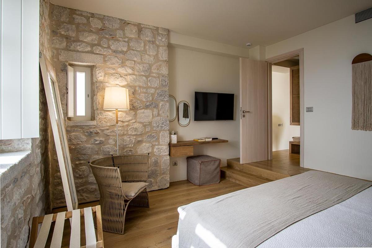 BASSA MAINA Villas & Suites