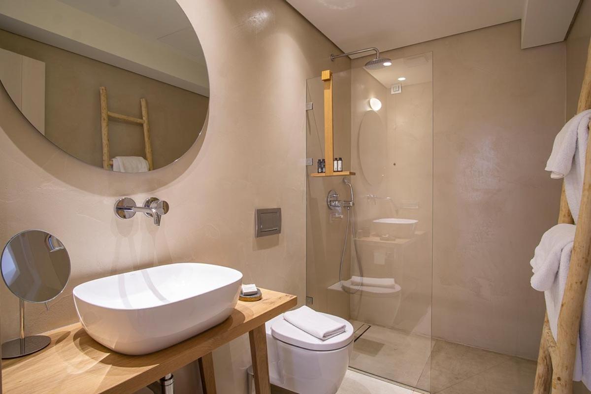 BASSA MAINA Villas & Suites