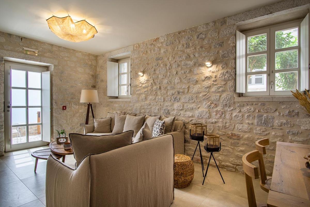 BASSA MAINA Villas & Suites