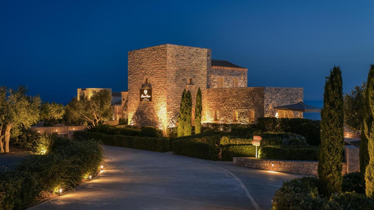 BASSA MAINA Villas & Suites