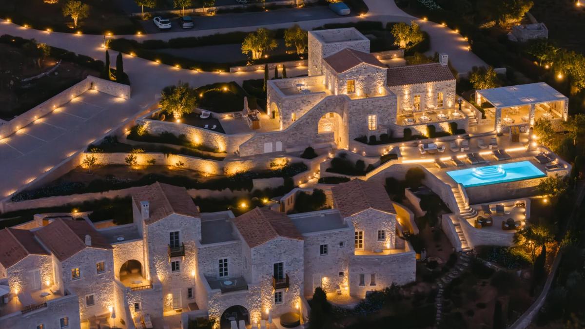 BASSA MAINA Villas & Suites