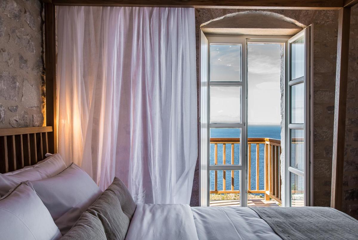 BASSA MAINA Villas & Suites