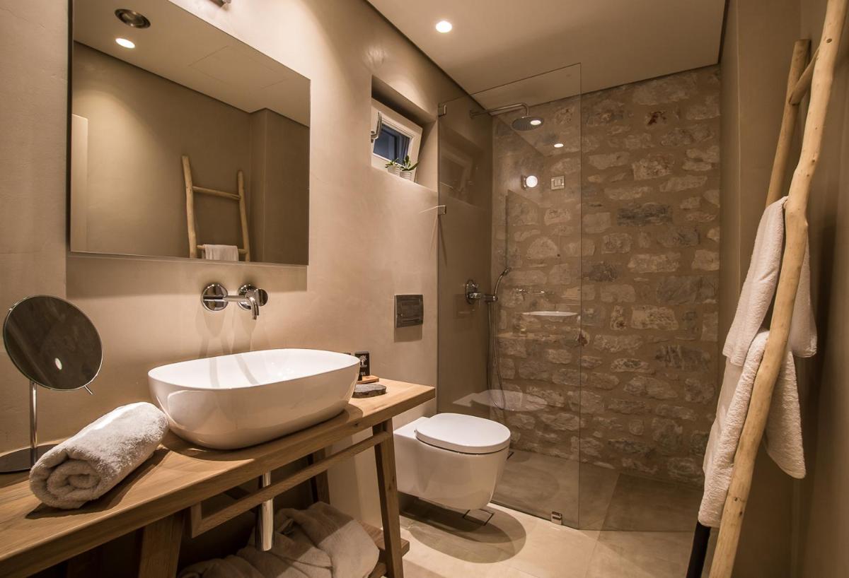 BASSA MAINA Villas & Suites
