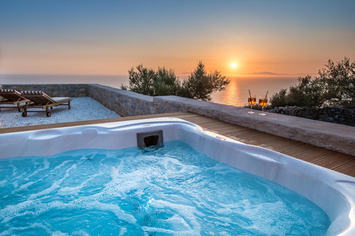 BASSA MAINA Villas & Suites