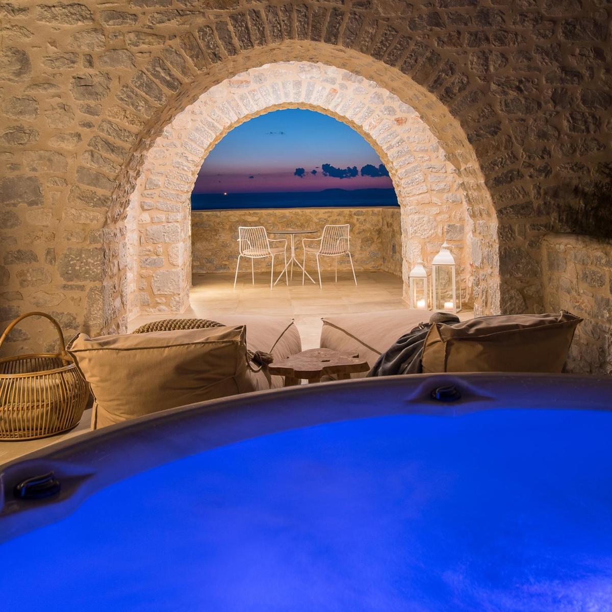 BASSA MAINA Villas & Suites