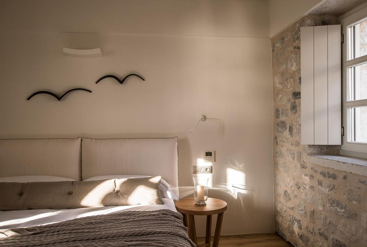 BASSA MAINA Villas & Suites