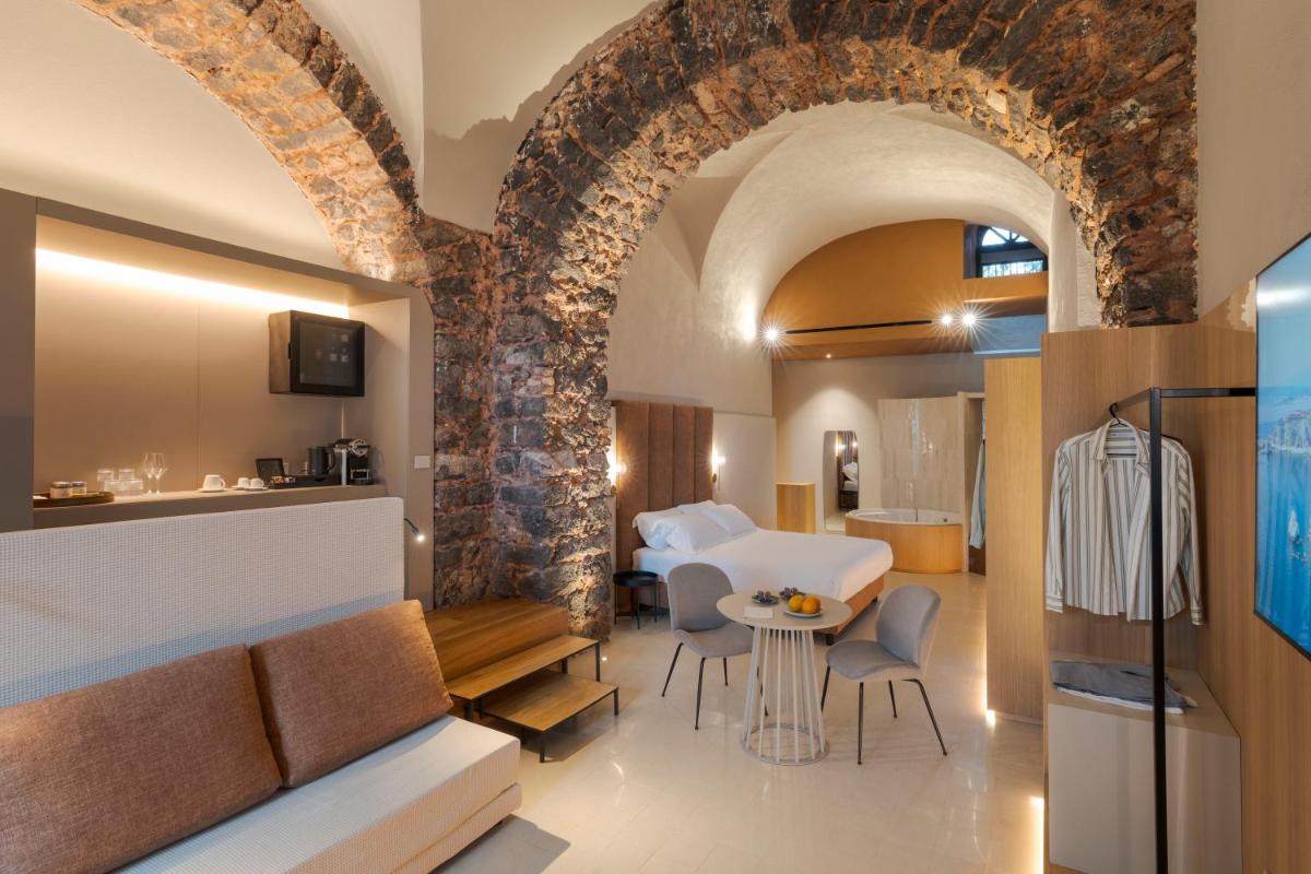 BASTIÒ PRIVATE SUITES