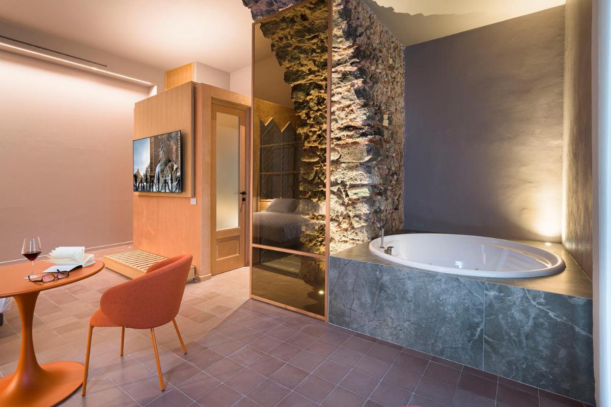 BASTIÒ PRIVATE SUITES